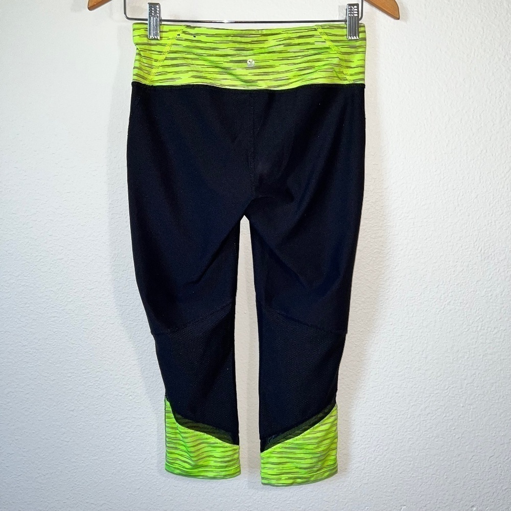 Xersion High Waisted Performance Fitted Capri Athletic Leggings Size Small - Picture 4 of 4